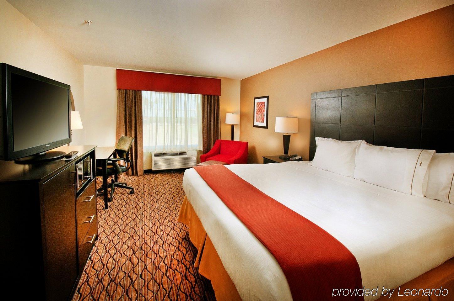 Holiday Inn Express Hotel And Suites Pearsall By Ihg Екстериор снимка