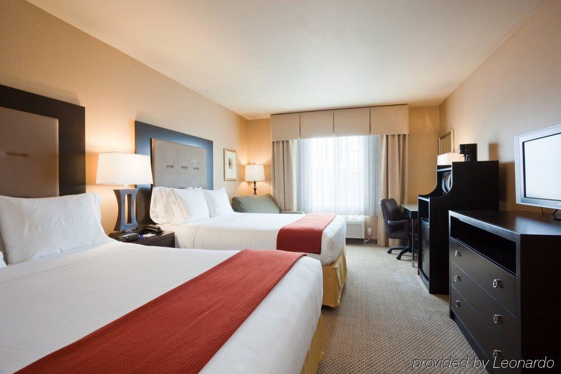 Holiday Inn Express Hotel And Suites Pearsall By Ihg Екстериор снимка